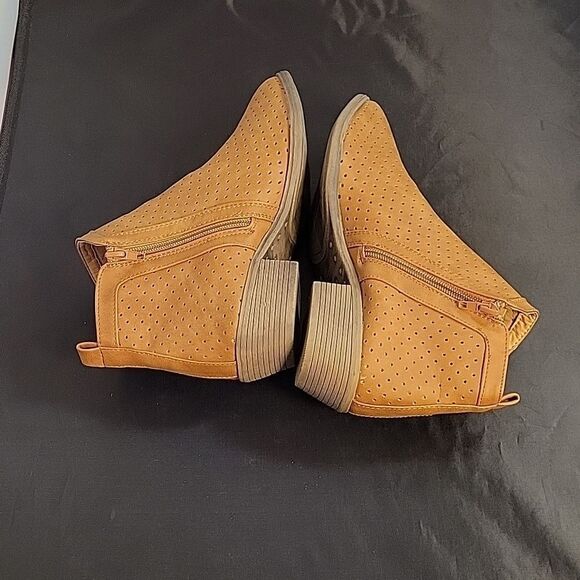 BRAND NEW SOCIOLOGY TWO-ZIP ROUND TOE SLIP-ON BOOTIES - Picture 8 of 13